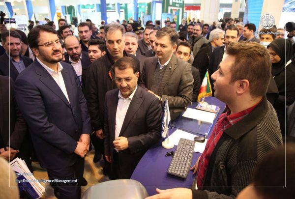 ربات-راهنمای-مسافر-در-نمایشگاه-حمل-و-نقل