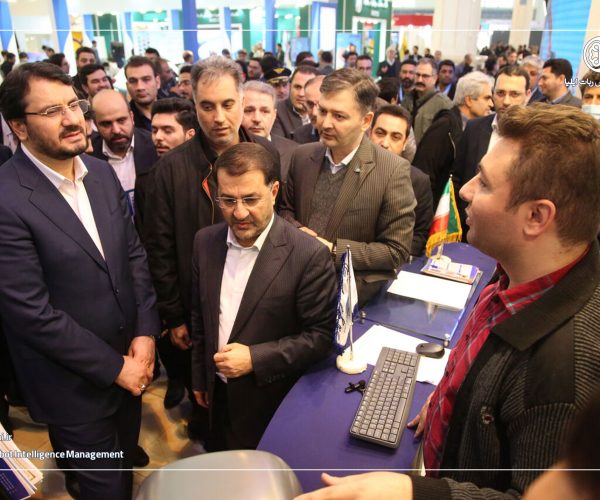ربات-راهنمای-مسافر-در-نمایشگاه-حمل-و-نقل